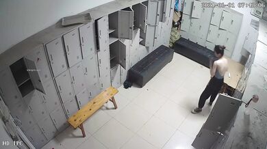 舞蹈班《监控破解》偷拍多位美女学员后台换衣服2 (8)