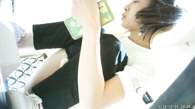 商场女厕全景偷拍多位美女少妇嘘嘘各种美鲍轮流呈现 (7)